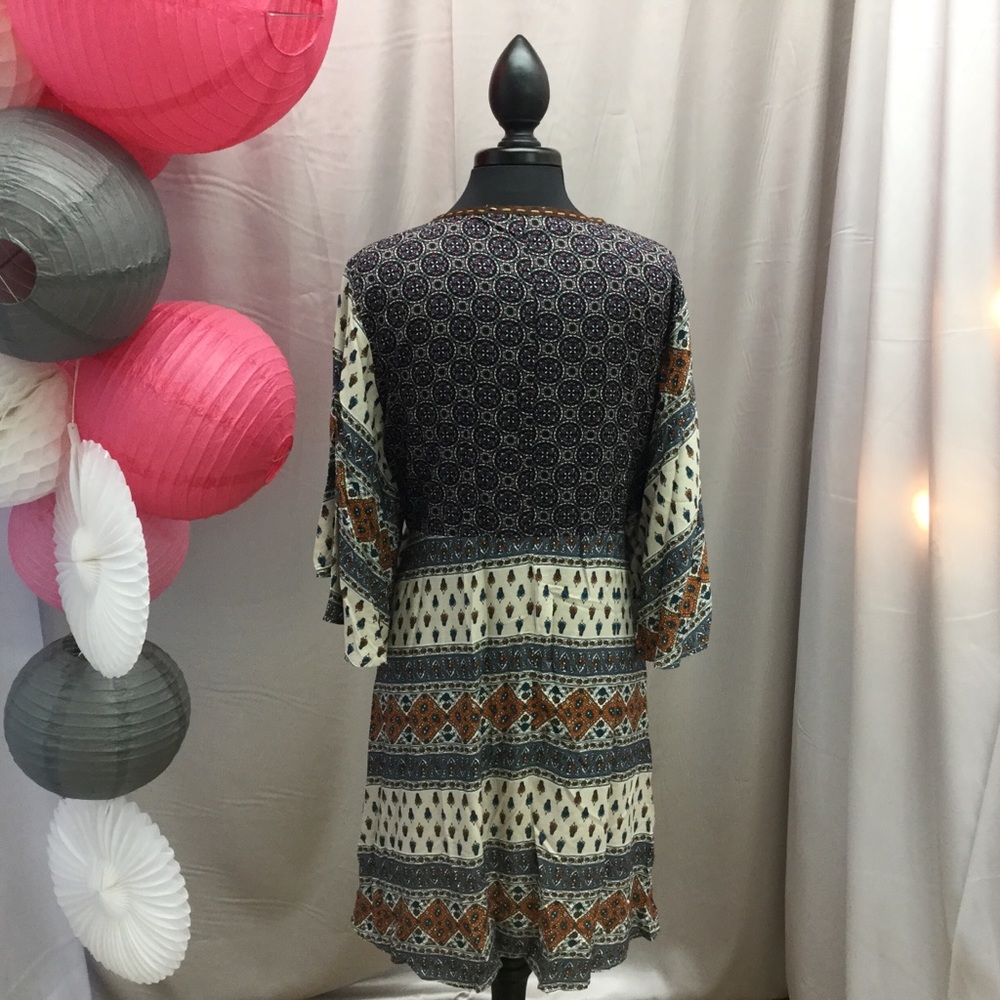 Dress - Picture 3 of 3